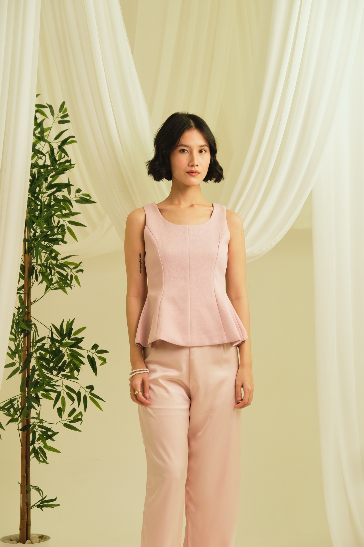 [INS03-0052-BK] Rose Top